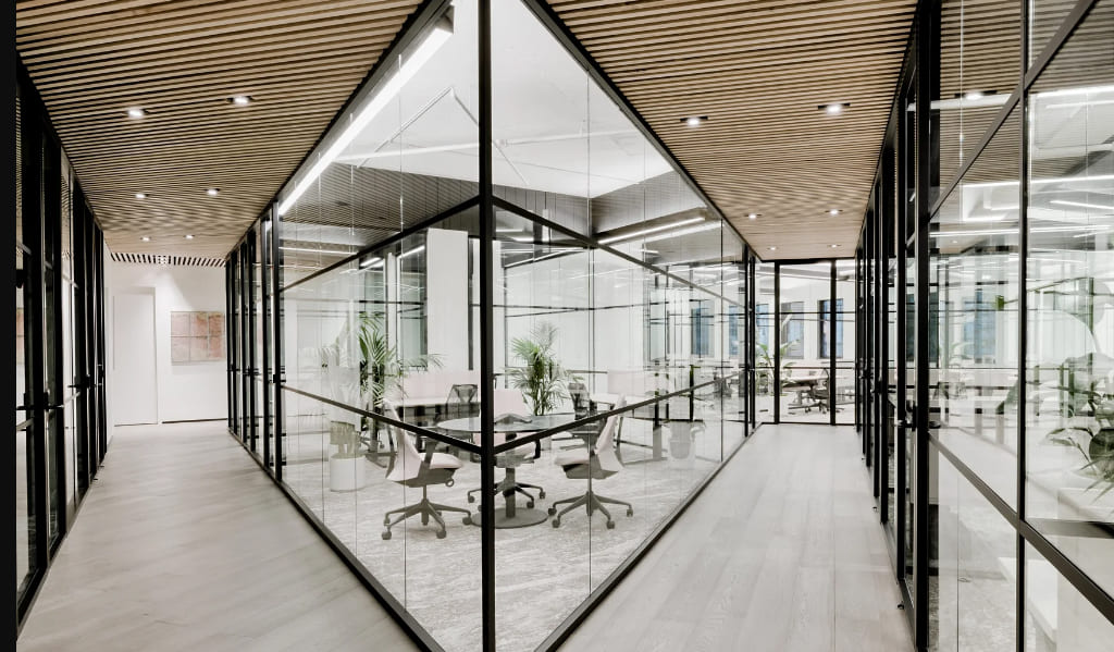 СКЛЯНІ ПЕРЕГОРОДКИ В ОФІС