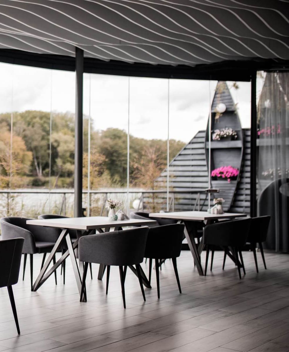 БЕЗРАМНЕ СКЛІННЯ: ІННОВАЦІЙНА КОНСТРУКЦІЯ ДЛЯ СТИЛЬНОГО ДИЗАЙНУ