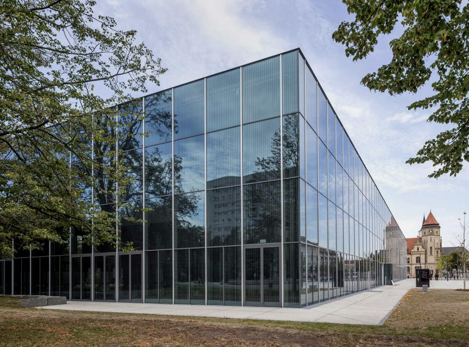 Світлопрозорі фасади та їх роль у забезпеченні енергоефективності