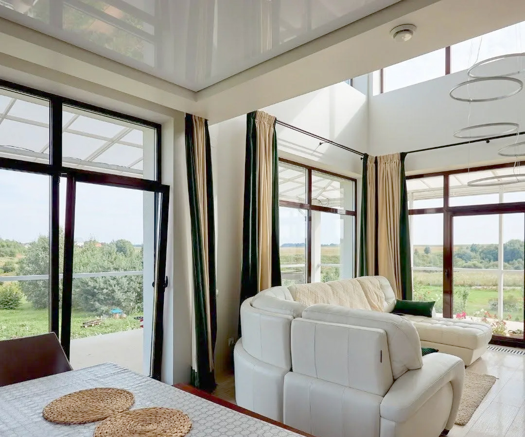 Чим відрізняються алюмінієві вікна від пластикових?